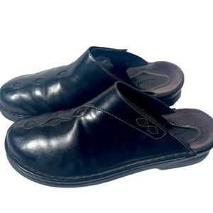 Clarks Womens Slip On black Leather Mules Size 9 m Stitching Comfort​
